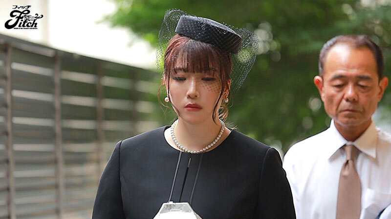 豊満爆乳ボディを持つ美女のボディにオイルを塗ったら想像以上にエロかった！！麻縄調教！豊満な爆乳未亡人を縛り上げる油緊縛 歪んだ執事のSM教育 夕季ちとせ