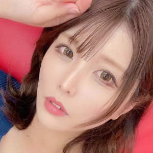 新村あかり