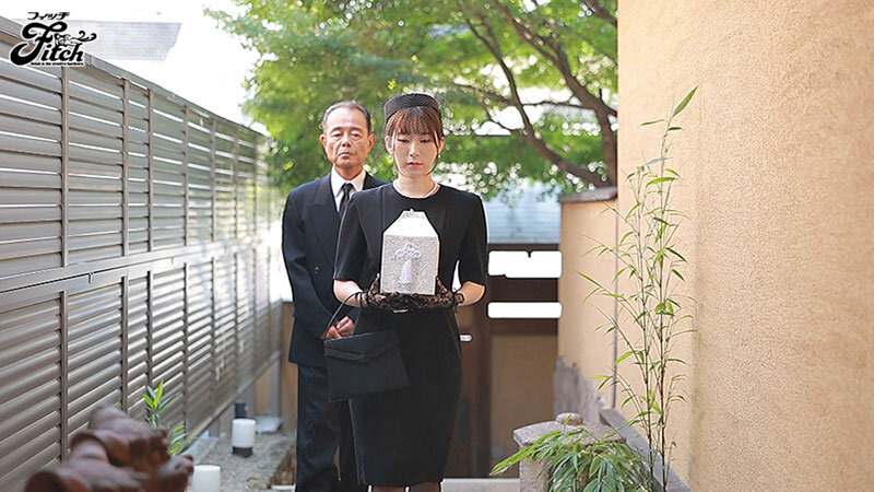 爆乳未亡人がマッサージ師に縛り上げられオイルまみれに・・・麻縄調教！美白の巨乳未亡人を縛り上げる油緊縛 宝田もなみ