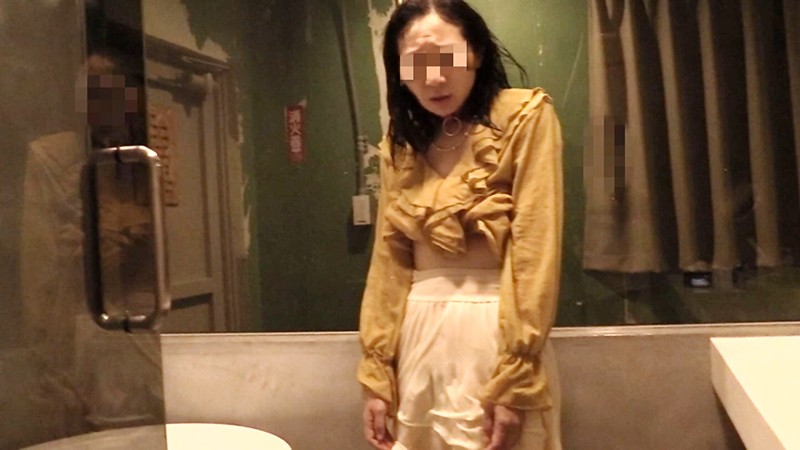 息子と息子の友達に乱暴に調教されるド変態の妻がエロ過ぎるｗｗｗ　息子に調教されるセレブ妻・沙知代【乱交調教編】