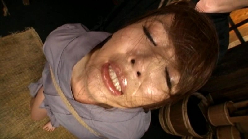 縄で縛られ拷問されるキレイ過ぎる女囚に股間を膨らませてしまうｗｗｗ　縄・女囚拷問 結城みさ