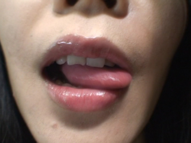 女の口元をアップにしてみたら思った5倍ぐらいエロかったｗｗｗ