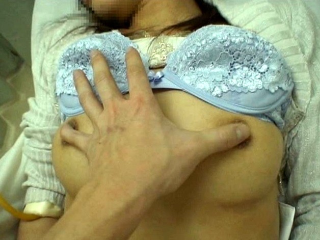 おっぱいを揉みまくられている女達がは気持ち良さそうですｗｗｗ