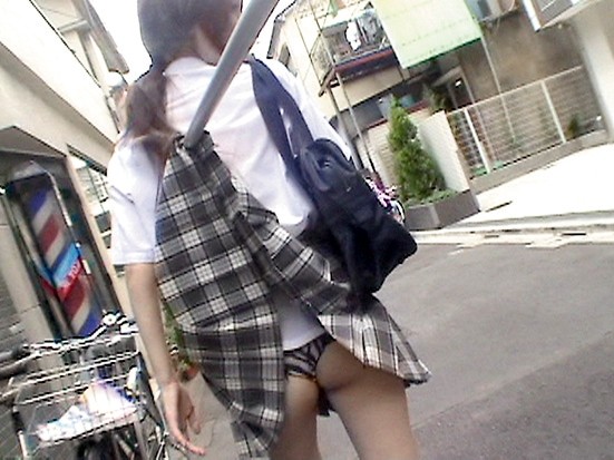 女性のパンティが見えたらなんかドキドキしますよねｗｗｗ