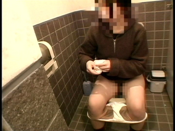 女性がおしっこしているところを黙って撮影してやったｗｗｗ