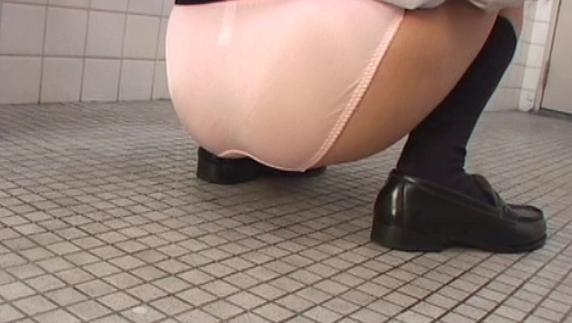 変態盗撮魔が女性のトイレを盗撮・・・グッジョブ！！