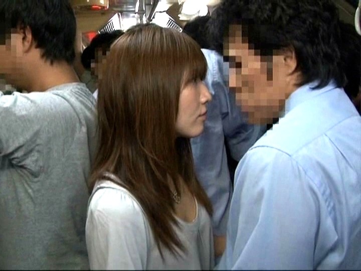 電車の中なのか痴漢が現れたようなのでご覧下さいｗｗｗ