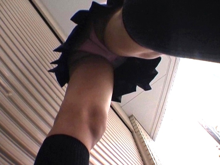 同意なのか盗撮なのか分からんけどパンティが丸見えですｗｗｗ