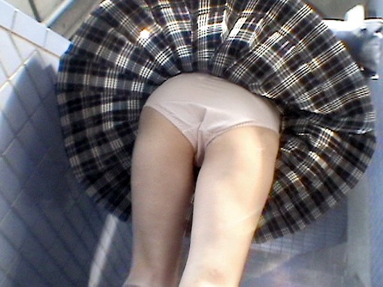 パンティって女性が履いていたら1000倍エロいけど見てみるか？？