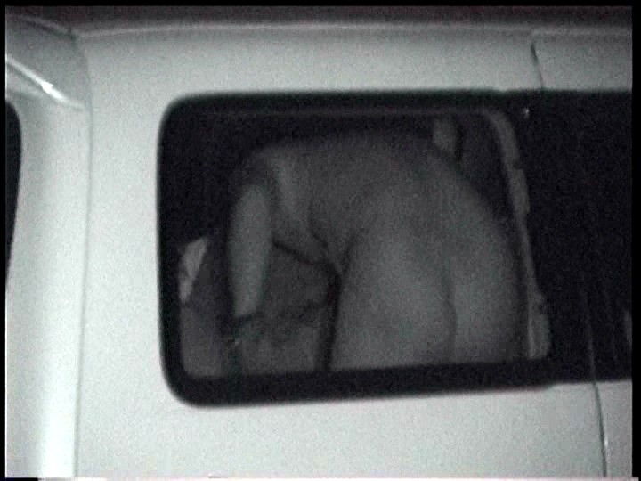 暗闇でパコパコとカーセックスをしているカップルがコチラ！！