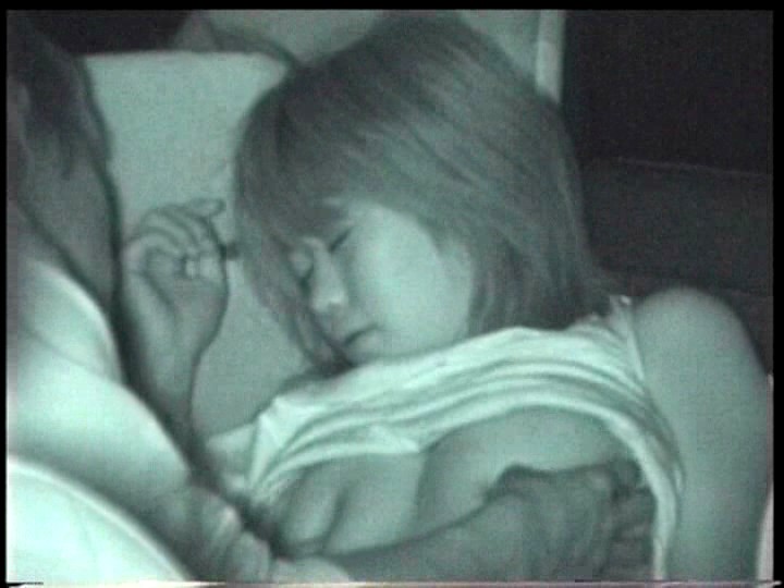 誰にも見られていないと思ってカーセックスをしているカップルをご覧下さいｗｗｗ