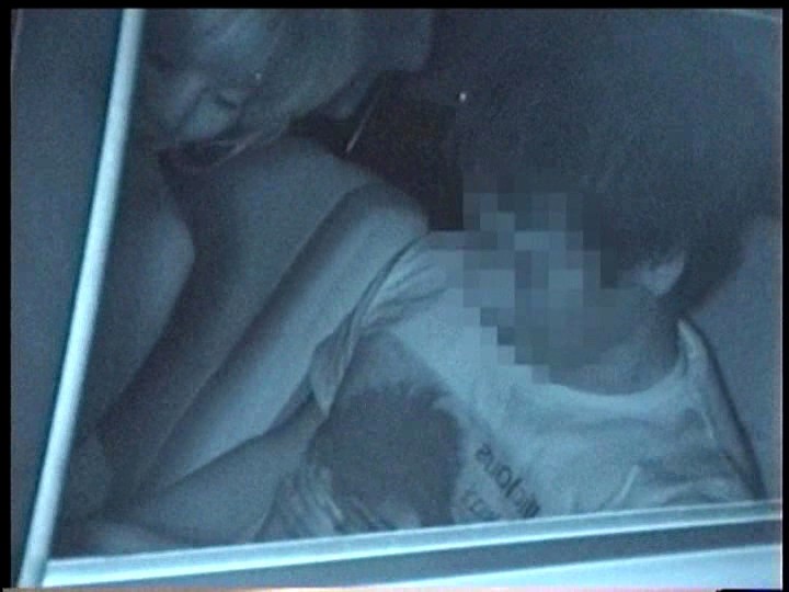 誰にも見られていないと思ってカーセックスをしているカップルをご覧下さいｗｗｗ