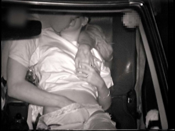 誰にも見られていないと思ってカーセックスをしているカップルをご覧下さいｗｗｗ