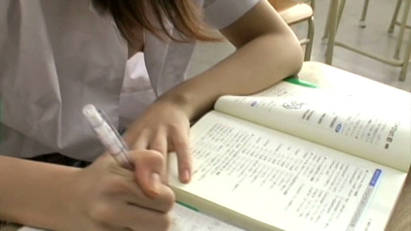 服の隙間から見える胸に興奮しかしないですよねｗｗｗ