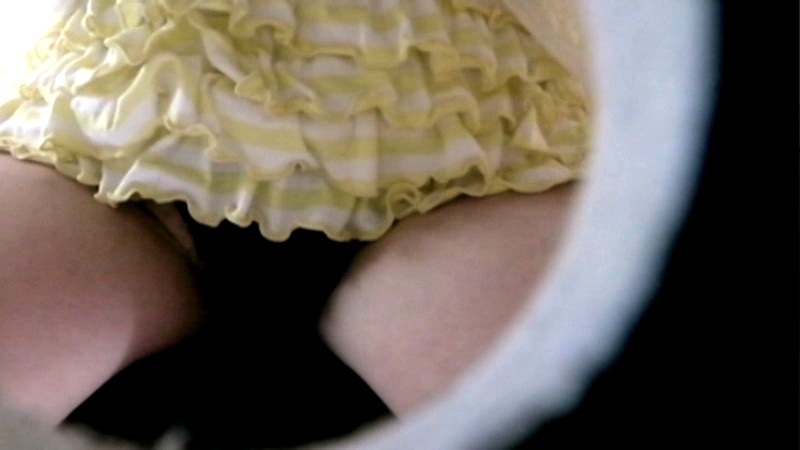 女性のパンティが見えてしまったので今晩のオカズにしてくださいｗｗｗ