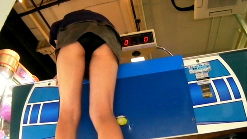 これは女性のパンティを覗いた事に間違いのないシーンですｗｗｗ