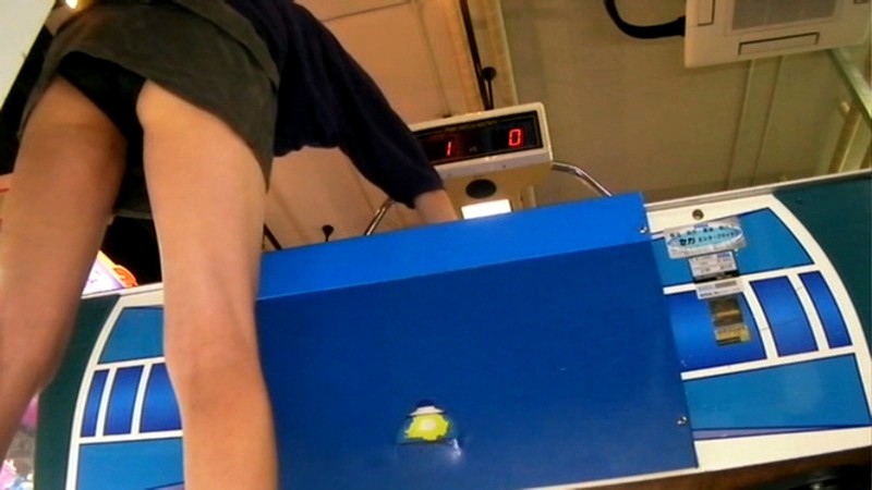 スカートの中を覗いてパンティを撮影したようですｗｗｗ