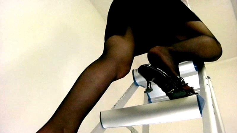 ノーパンはいないけど紐パンは撮影できたのでご覧下さいｗｗｗ