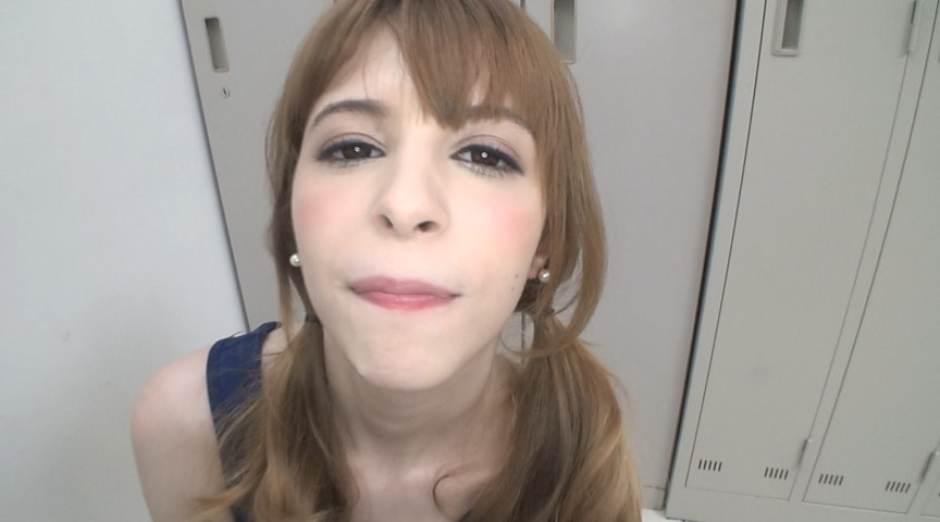 女の顔に男性の白い液体をぶっかけてフィニッシュ！！