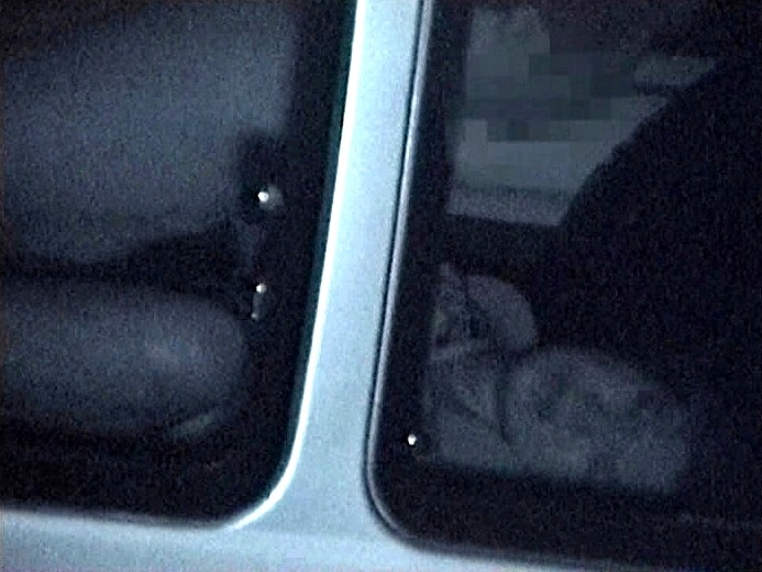 車内で脱衣、口淫、乳揉など不順異性交遊をしているところをご覧下さいｗｗｗ